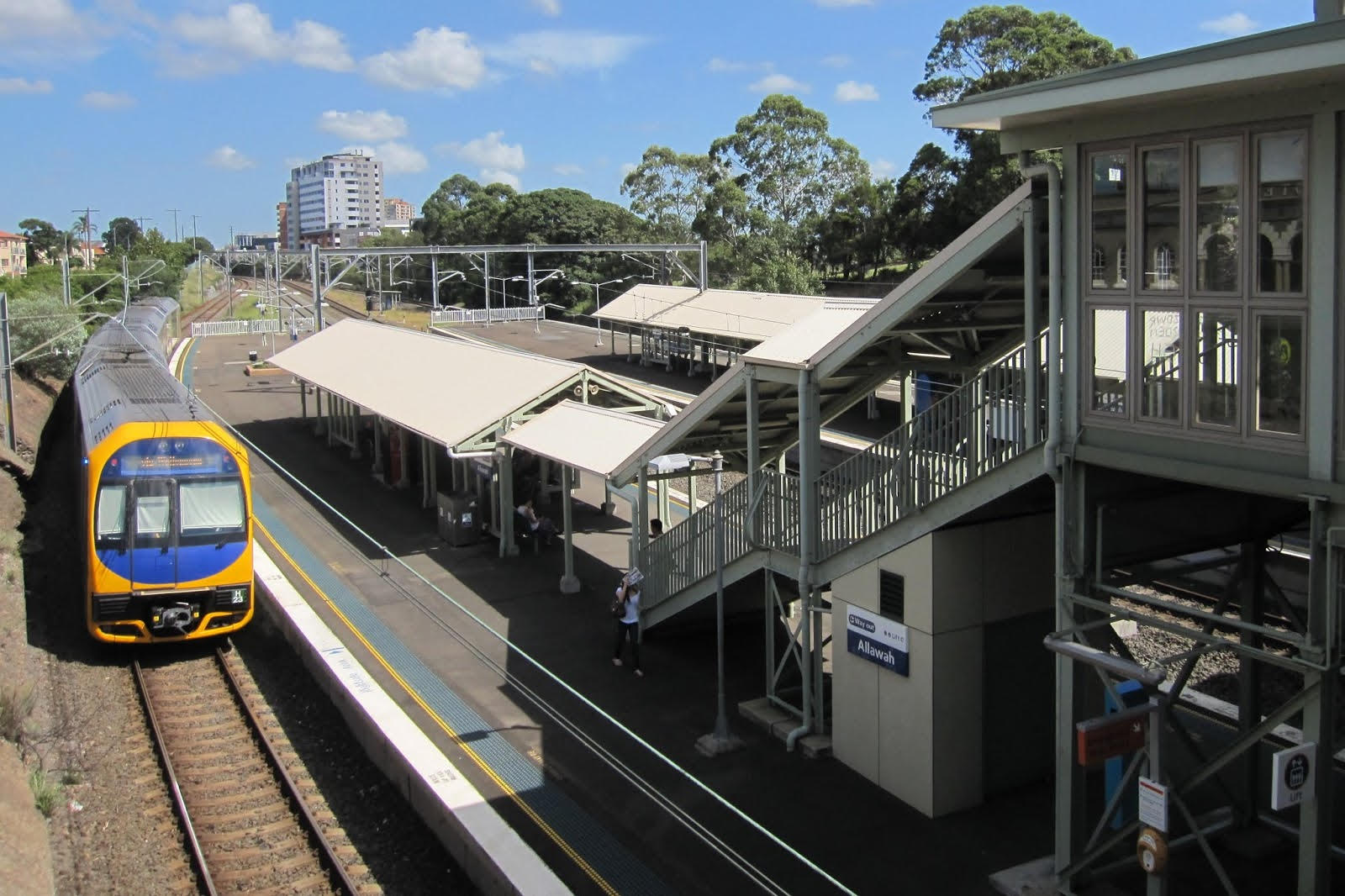 Allawah Train Station